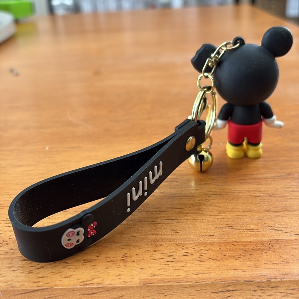 Mini Mickey Mouse Keychain Figure - Picture 4 of 16